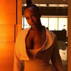 Meet your Posher, Dania